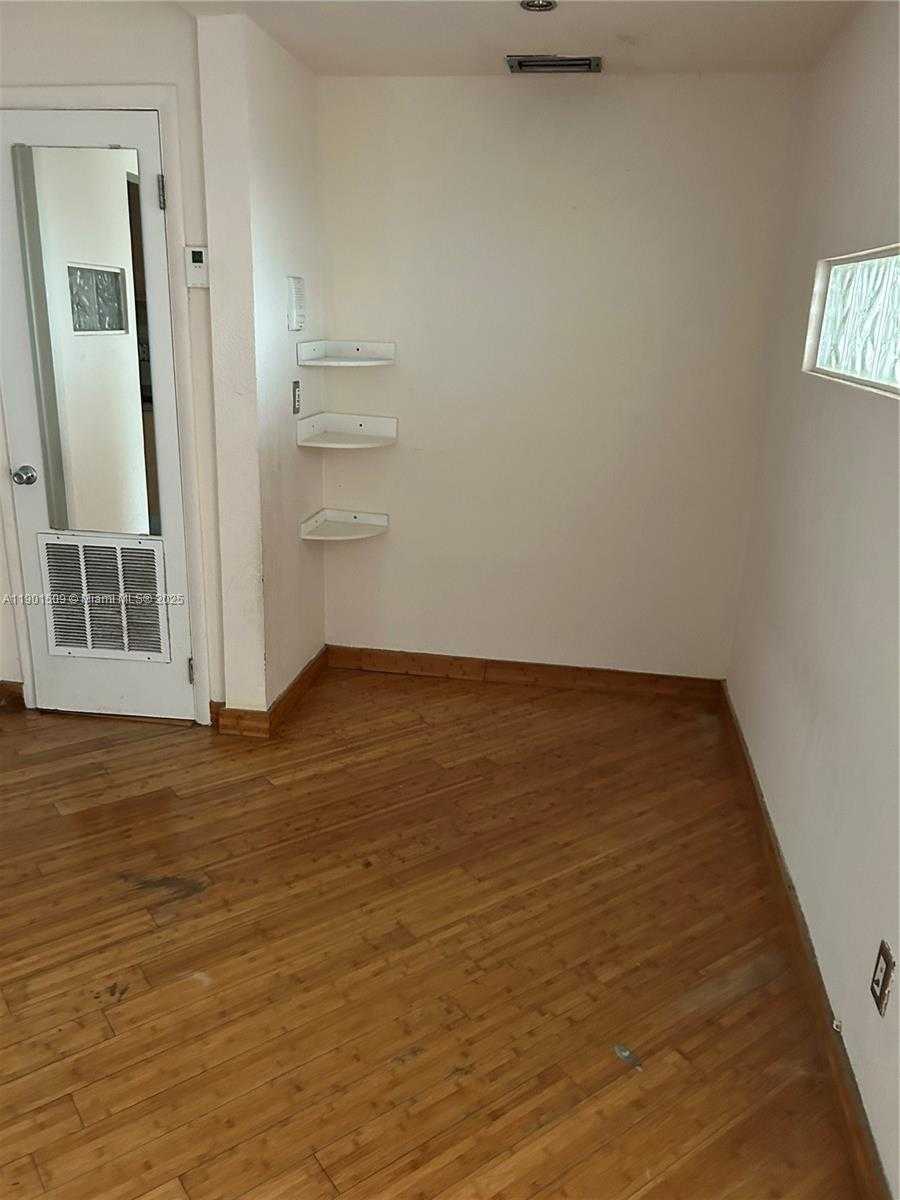 Small Image of 653 MICHIGAN AVE #2, Miami Beach Number 13