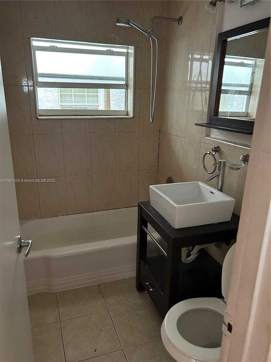 Small Image of 653 MICHIGAN AVE #2, Miami Beach Number 14