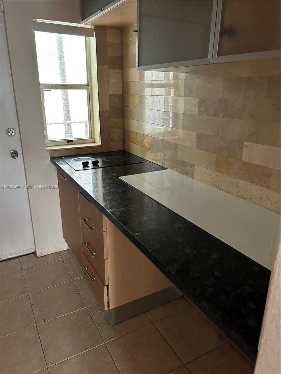 Small Image of 653 MICHIGAN AVE #2, Miami Beach Number 15