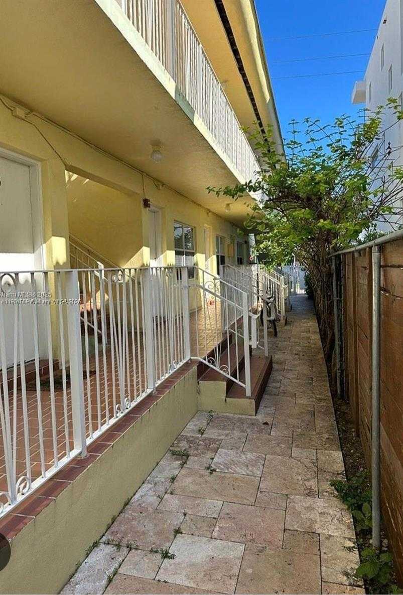 Small Image of 653 MICHIGAN AVE #2, Miami Beach Number 5