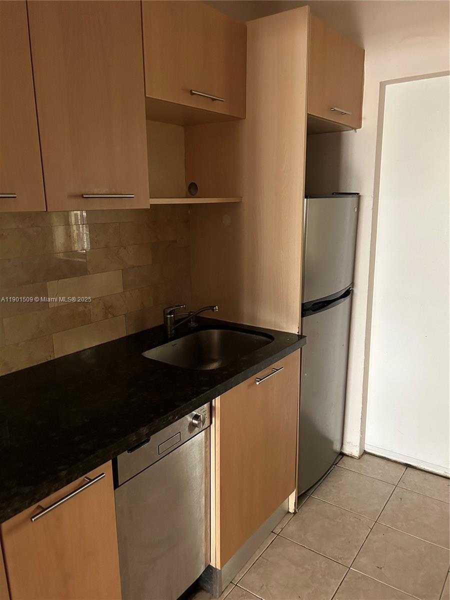 Small Image of 653 MICHIGAN AVE #2, Miami Beach Number 9