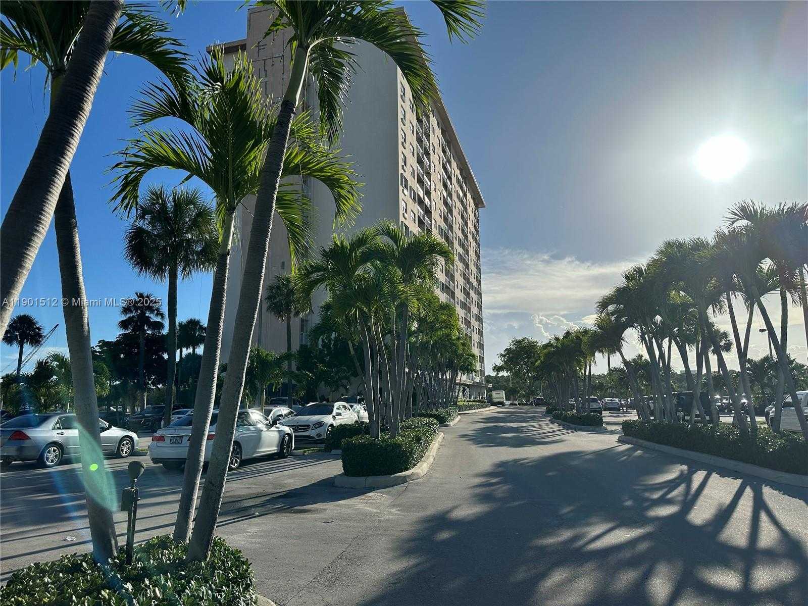 Small Image of 400 KINGS POINT DR #726, Sunny Isles Beach Number 32