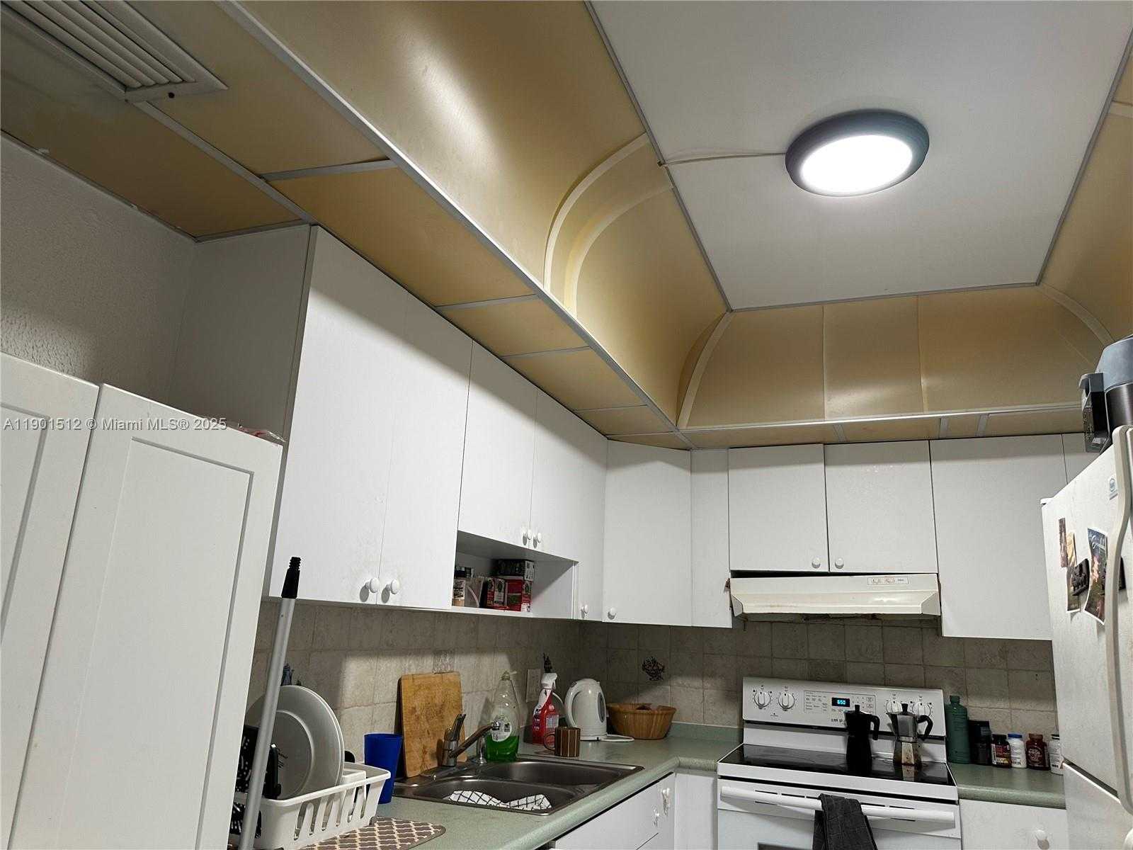 Small Image of 400 KINGS POINT DR #726, Sunny Isles Beach Number 6