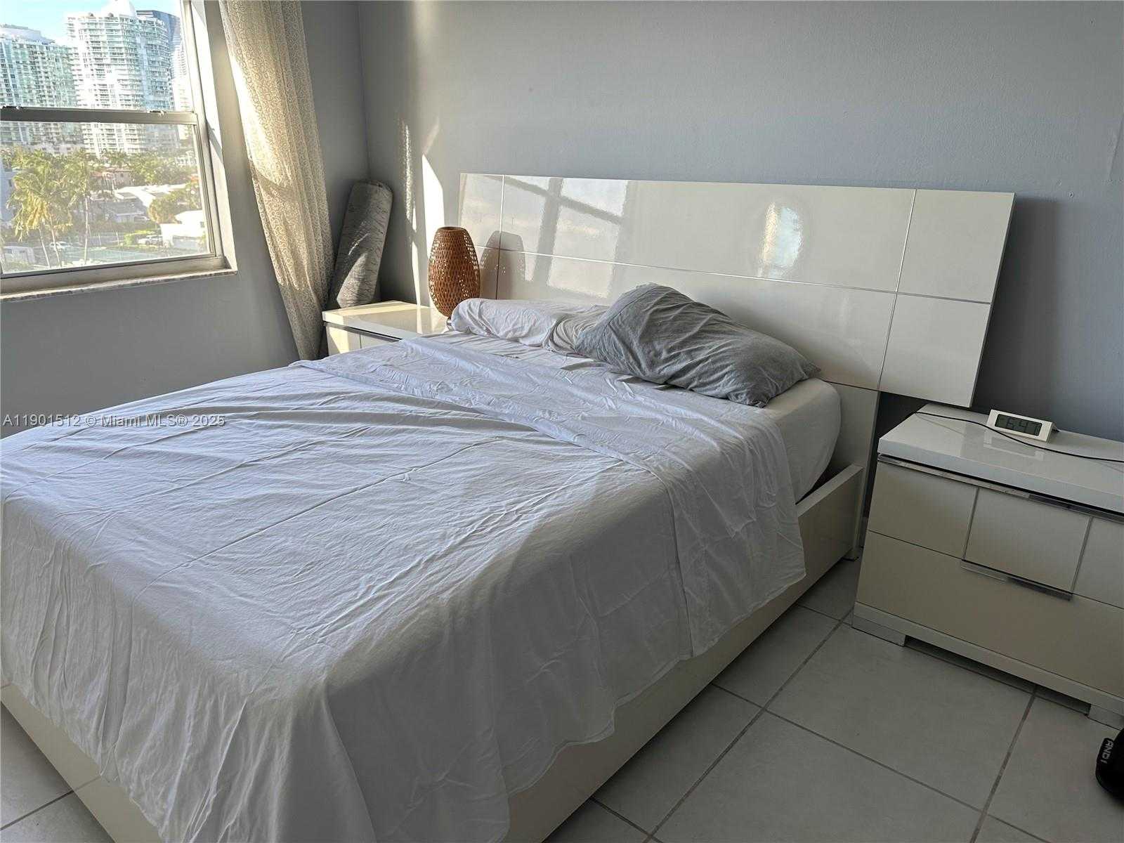 Small Image of 400 KINGS POINT DR #726, Sunny Isles Beach Number 8