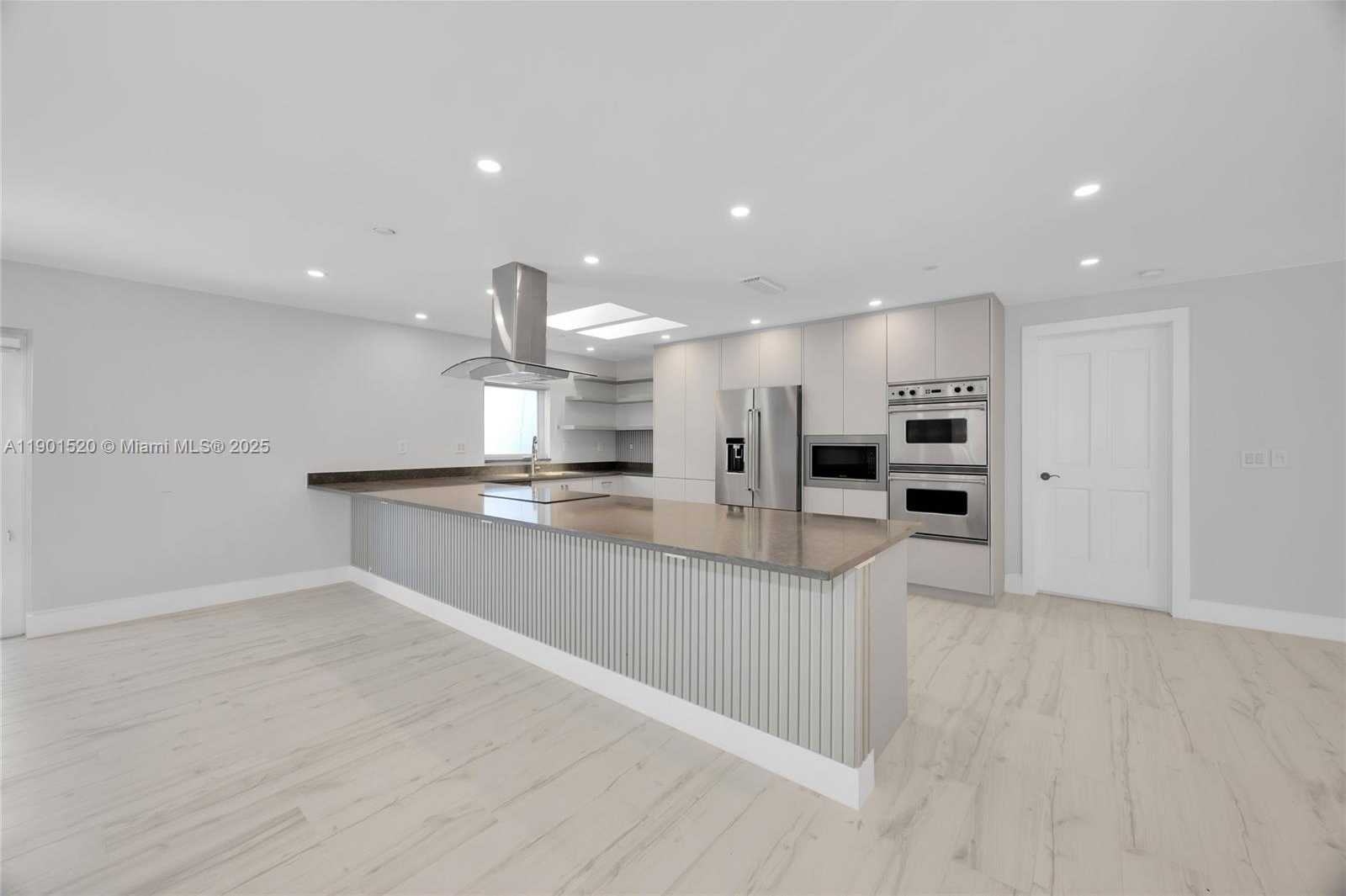 Small Image of 8303 OLD CUTLER RD, Coral Gables Number 12