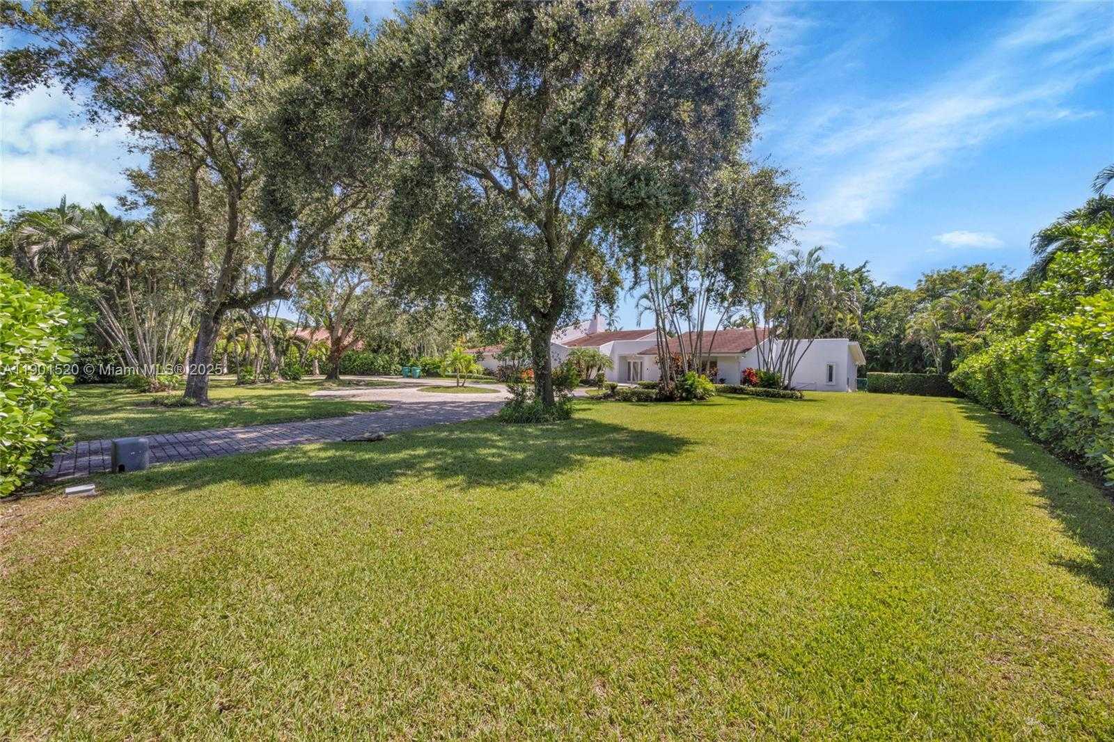 Small Image of 8303 OLD CUTLER RD, Coral Gables Number 2