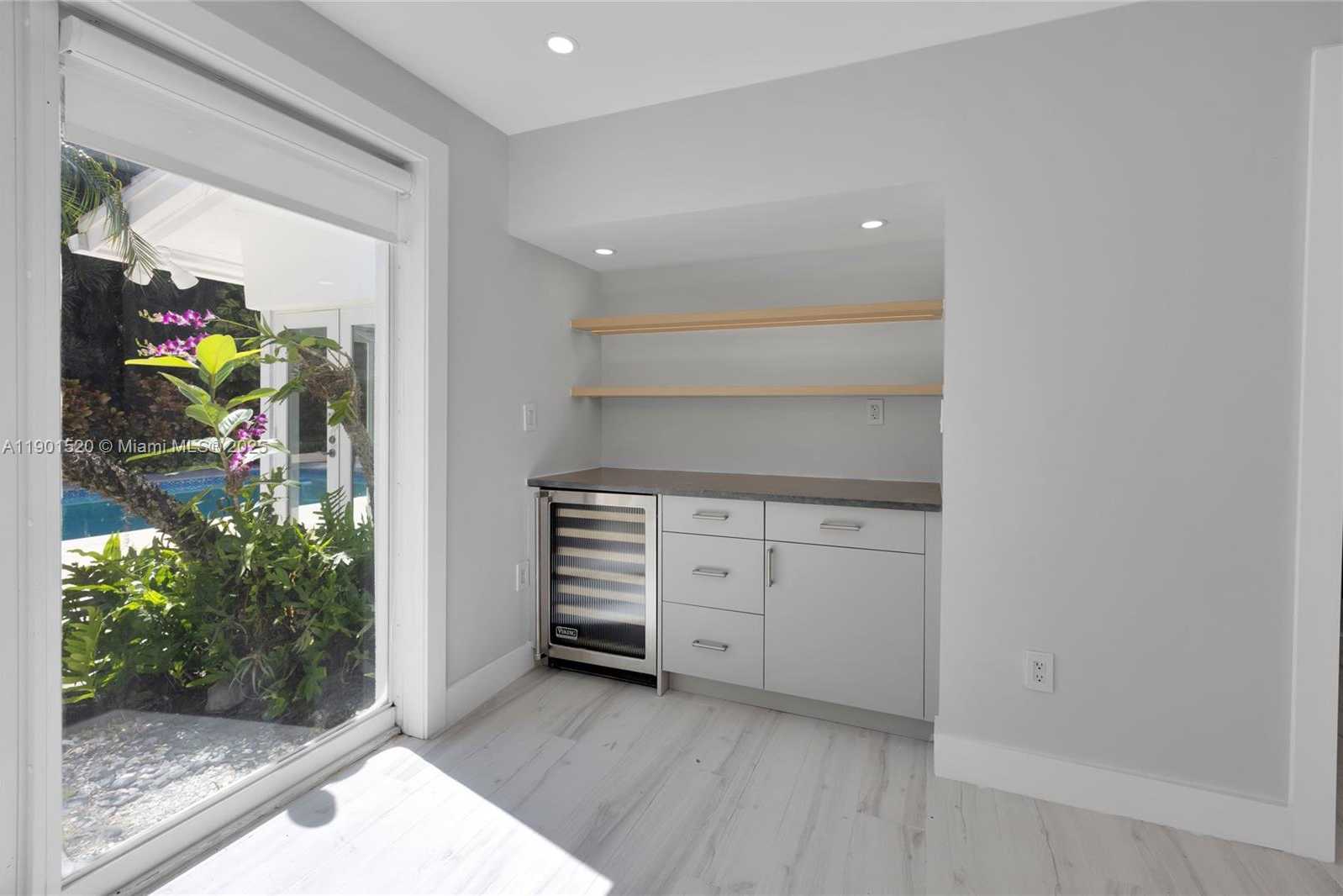 Small Image of 8303 OLD CUTLER RD, Coral Gables Number 22