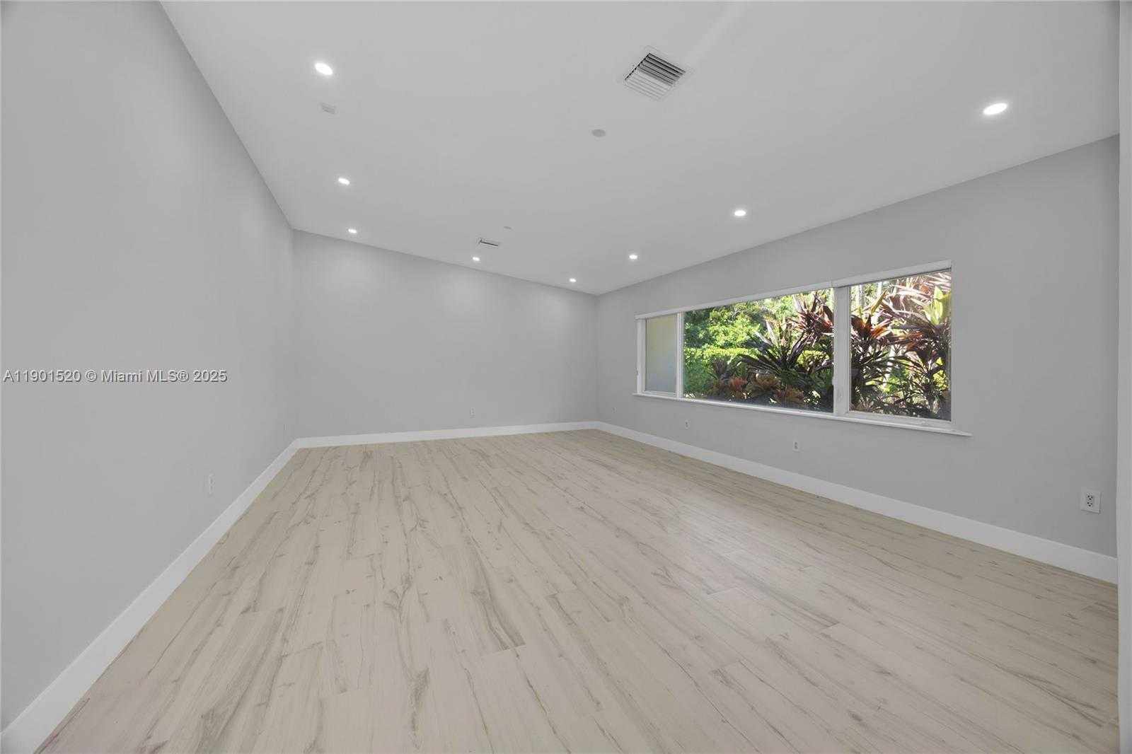 Small Image of 8303 OLD CUTLER RD, Coral Gables Number 23