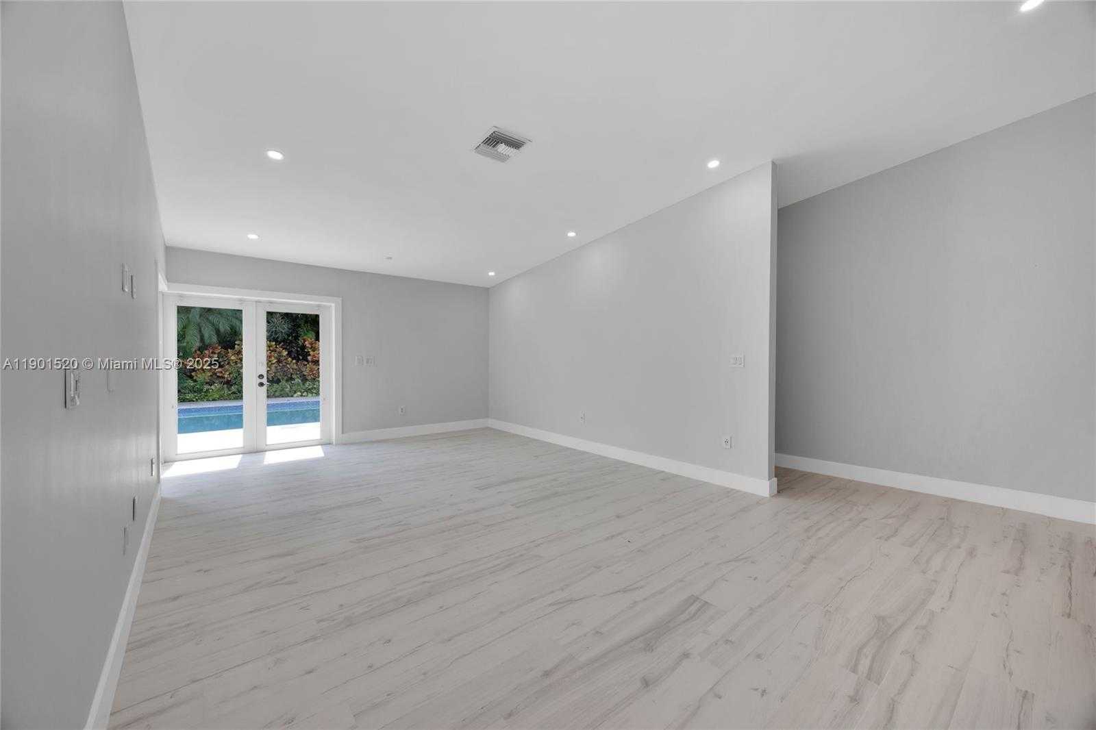 Small Image of 8303 OLD CUTLER RD, Coral Gables Number 26