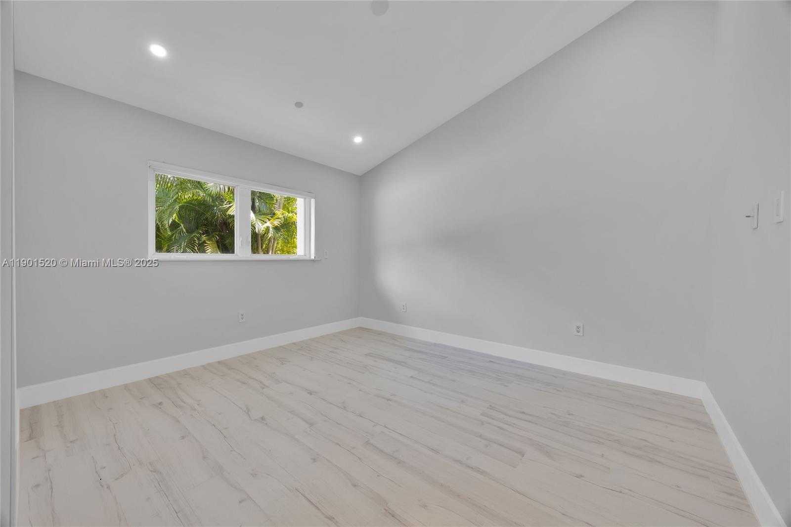 Small Image of 8303 OLD CUTLER RD, Coral Gables Number 31