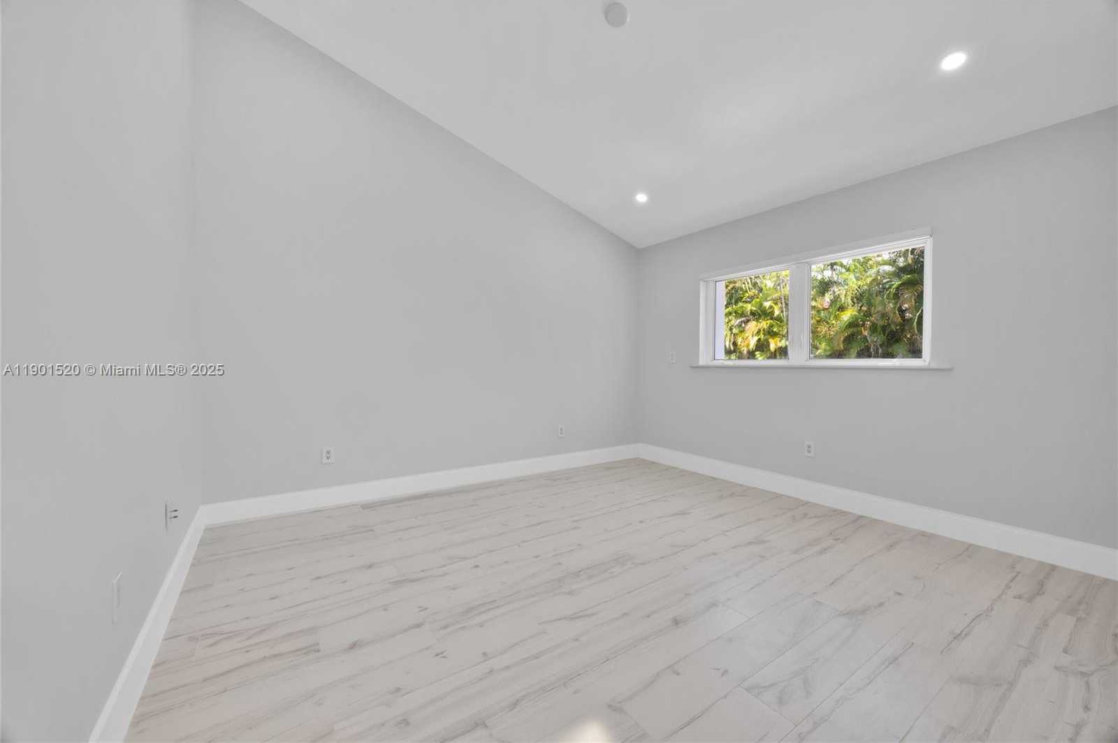 Small Image of 8303 OLD CUTLER RD, Coral Gables Number 32