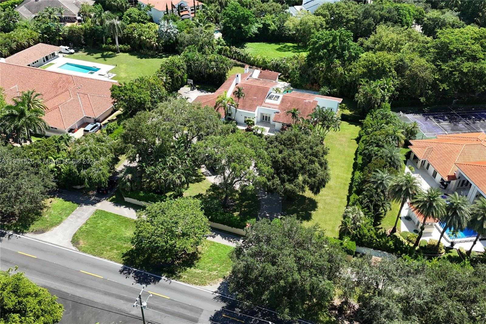 Small Image of 8303 OLD CUTLER RD, Coral Gables Number 42