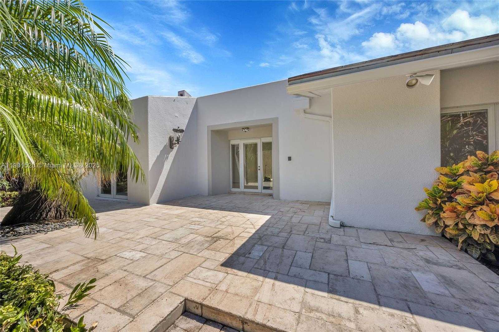 Small Image of 8303 OLD CUTLER RD, Coral Gables Number 5