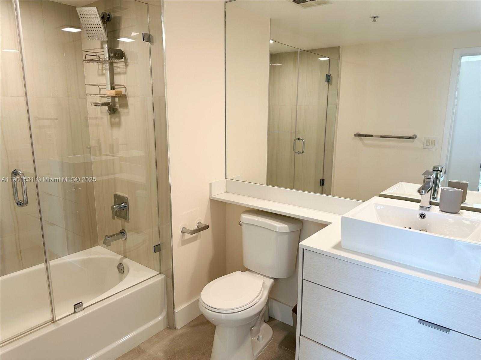 Small Image of 335 Biscayne Blvd, Miami, FL 33132, USA Number 10