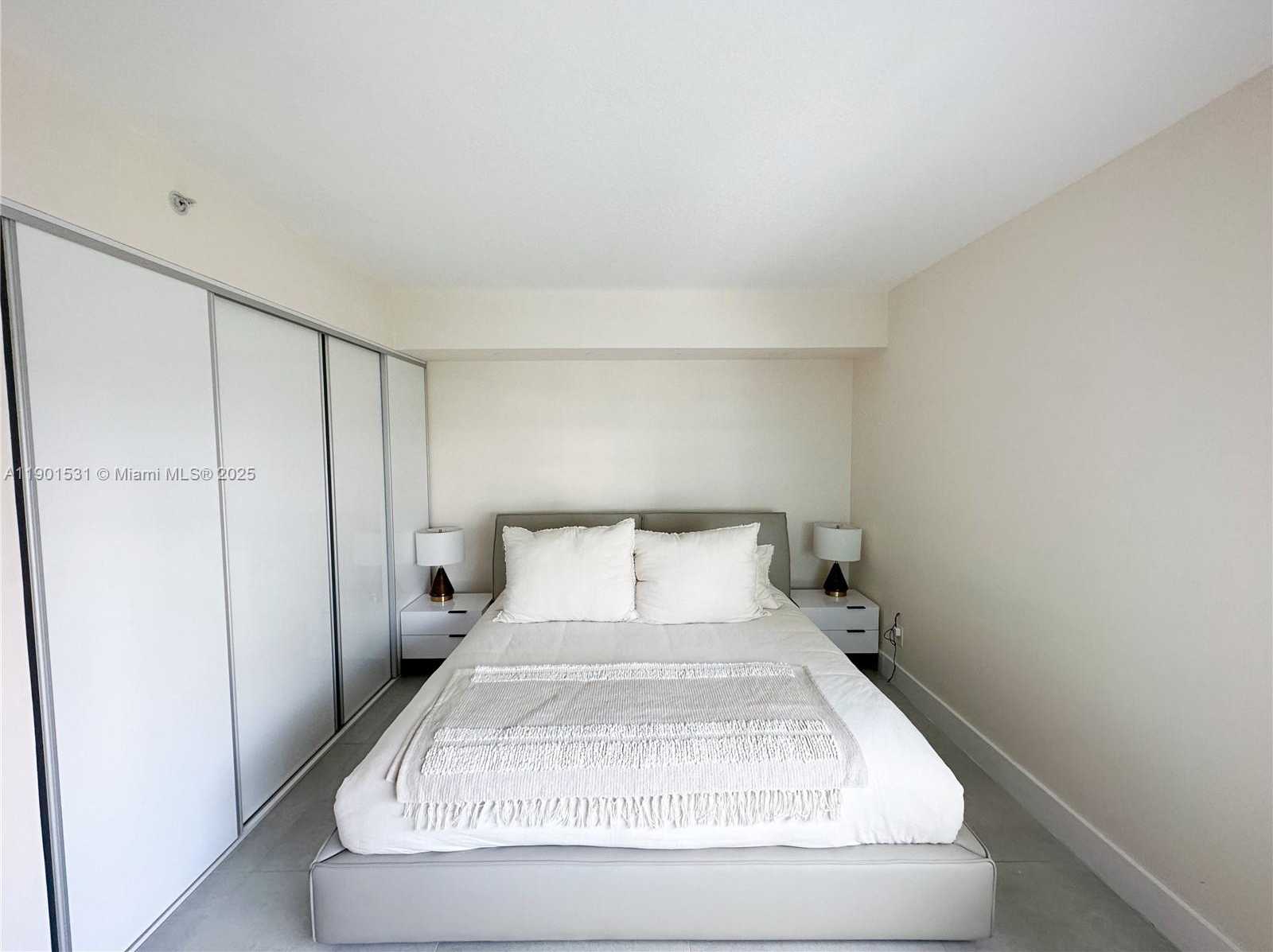 Small Image of 335 Biscayne Blvd, Miami, FL 33132, USA Number 20