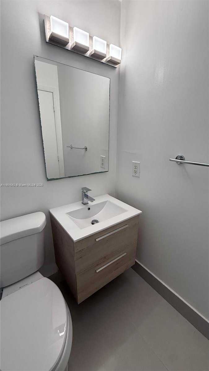 Small Image of 729 MERIDIAN AV #3, Miami Beach Number 10