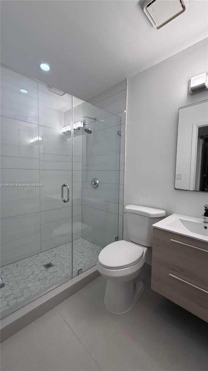 Small Image of 729 MERIDIAN AV #3, Miami Beach Number 11