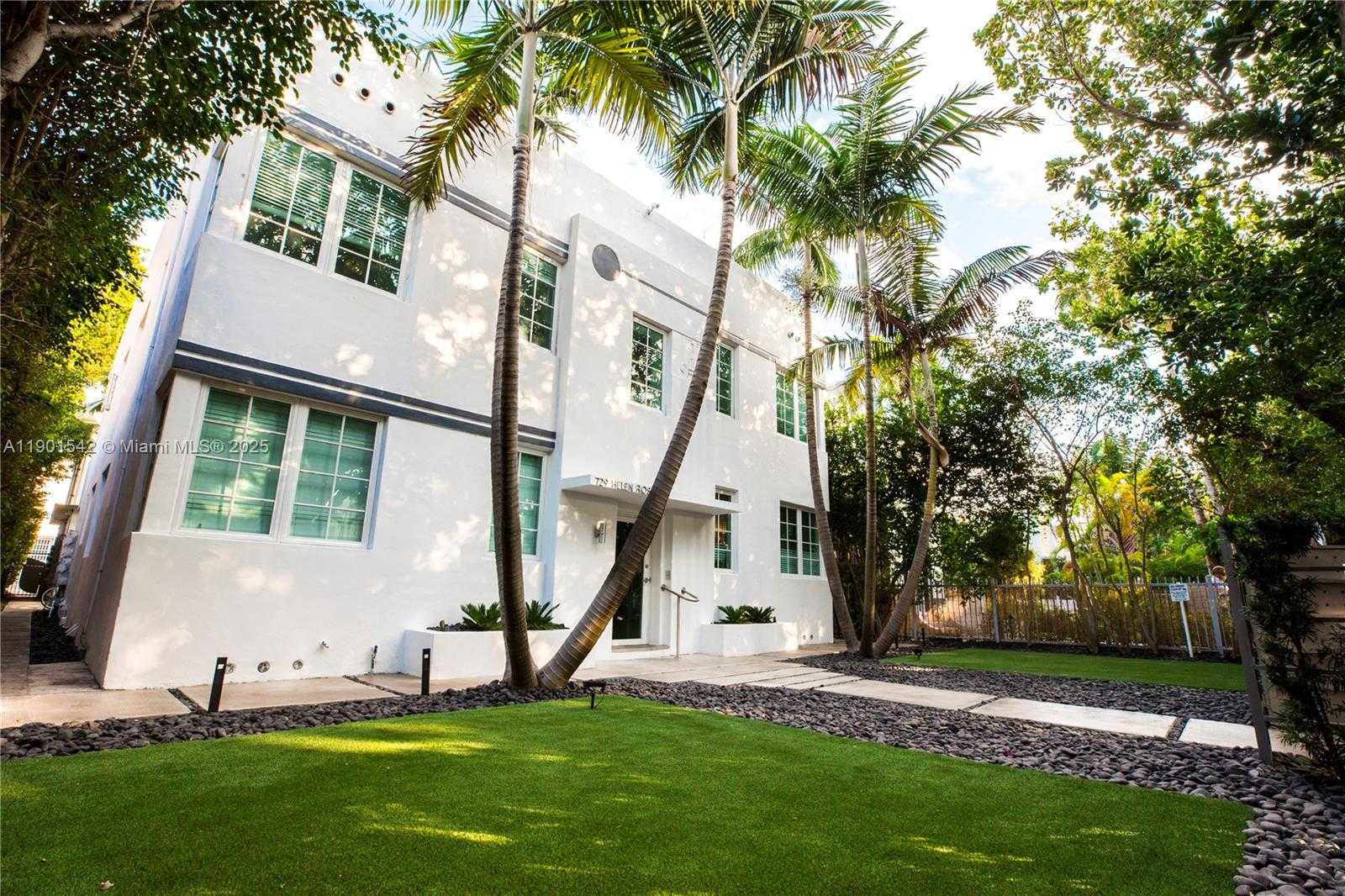 Small Image of 729 MERIDIAN AV #3, Miami Beach Number 12