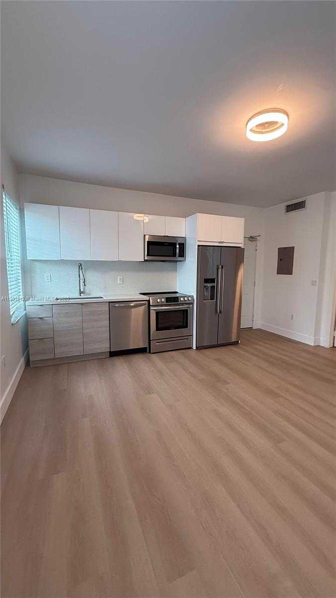 Small Image of 729 MERIDIAN AV #3, Miami Beach Number 2