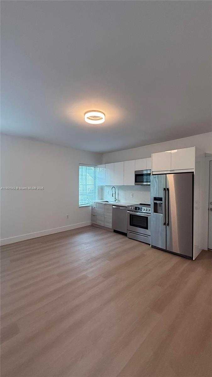 Small Image of 729 MERIDIAN AV #3, Miami Beach Number 3