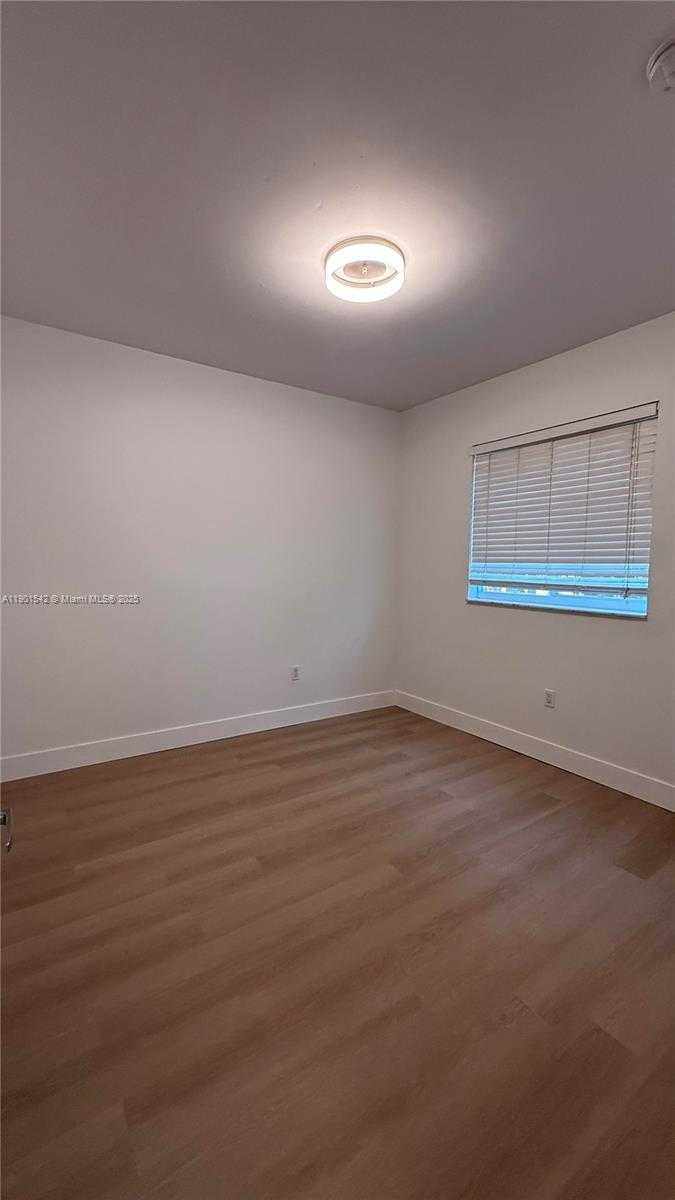 Small Image of 729 MERIDIAN AV #3, Miami Beach Number 5