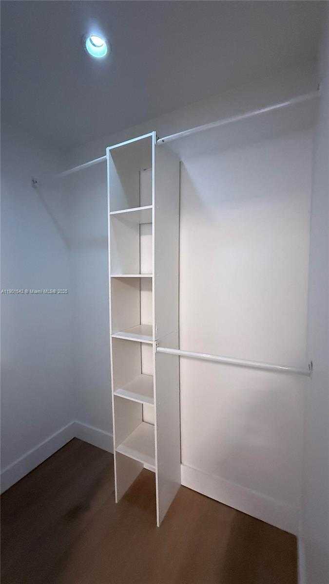 Small Image of 729 MERIDIAN AV #3, Miami Beach Number 8