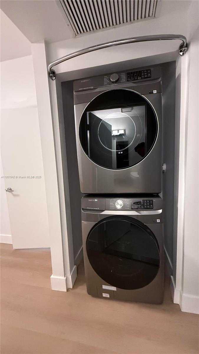 Small Image of 729 MERIDIAN AV #3, Miami Beach Number 9