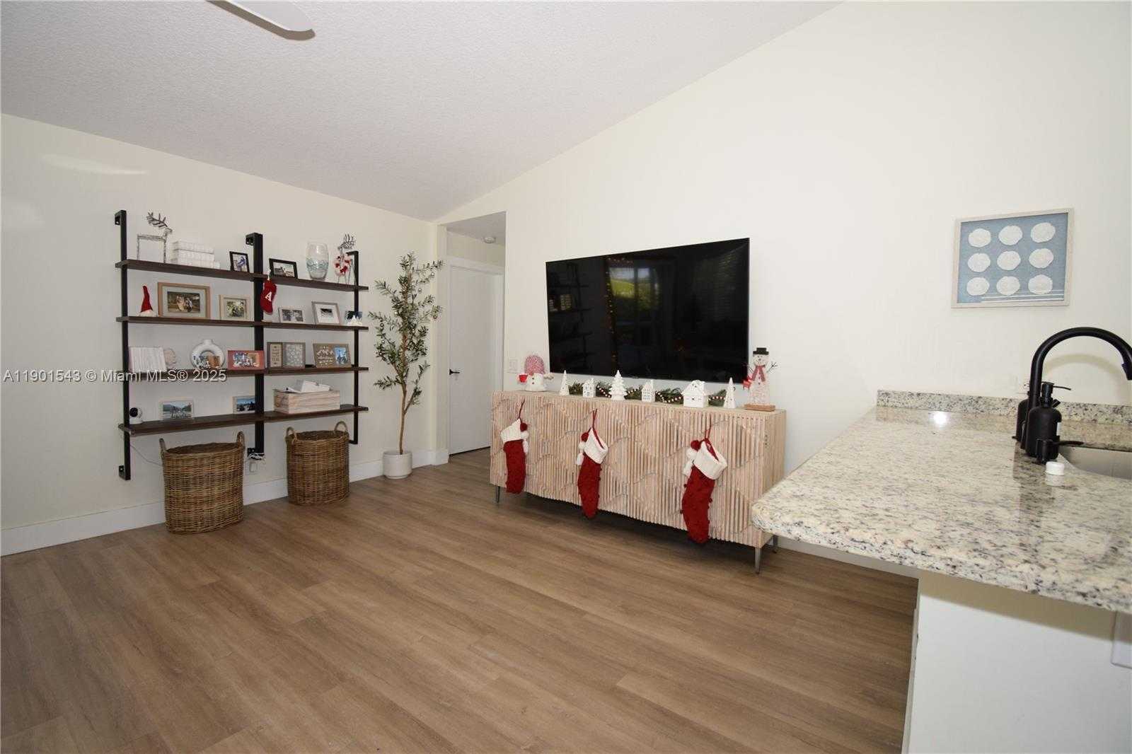 Small Image of 794 SAN REMO DR, Weston Number 18