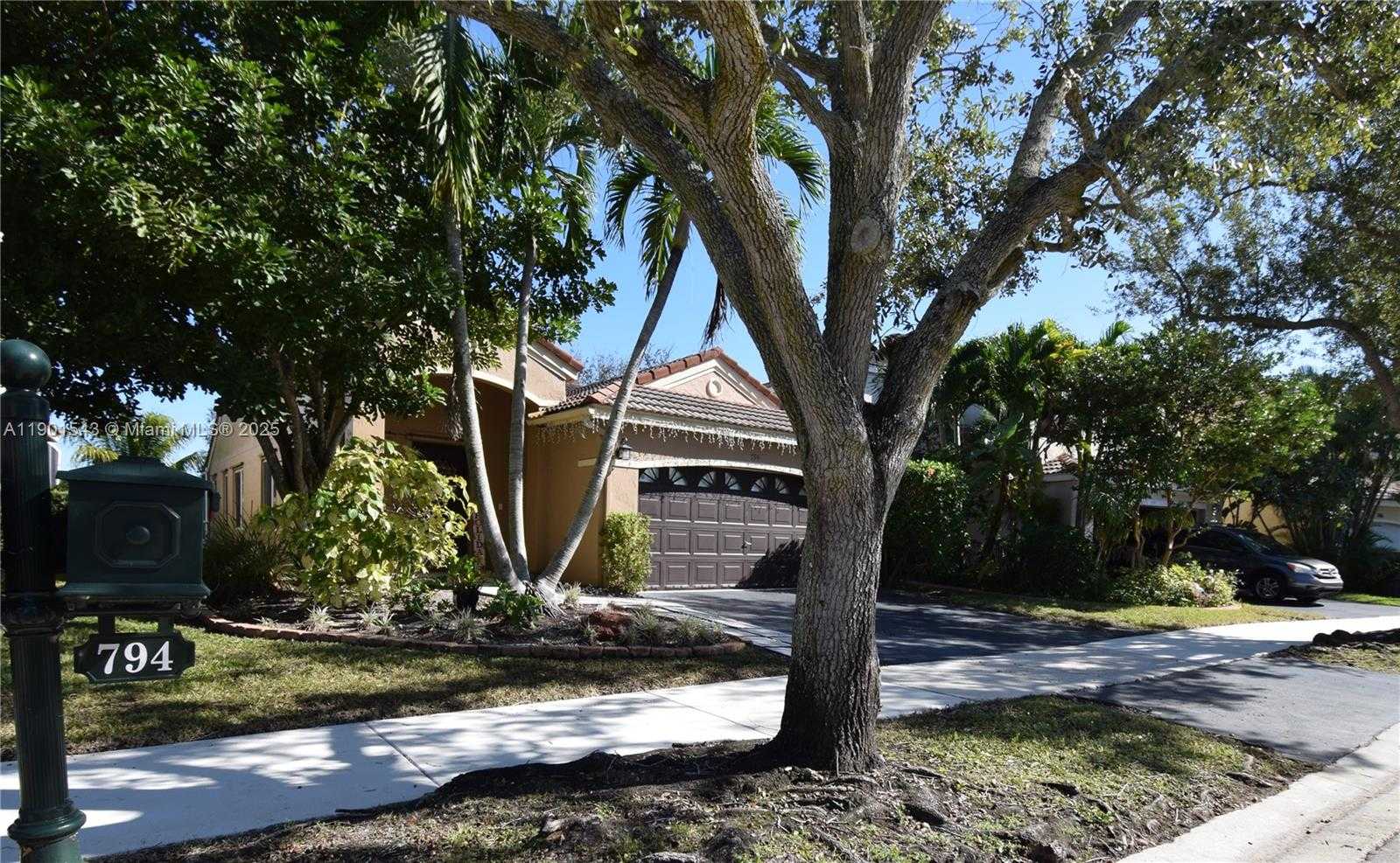 Small Image of 794 SAN REMO DR, Weston Number 2