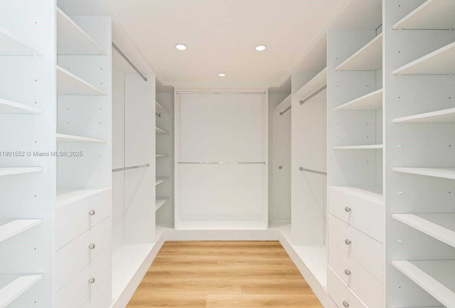 Small Image of 1951 SECOFFEE ST, Miami Number 10