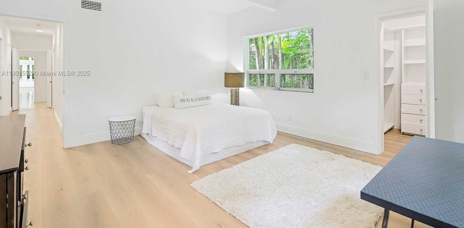 Small Image of 1951 SECOFFEE ST, Miami Number 11