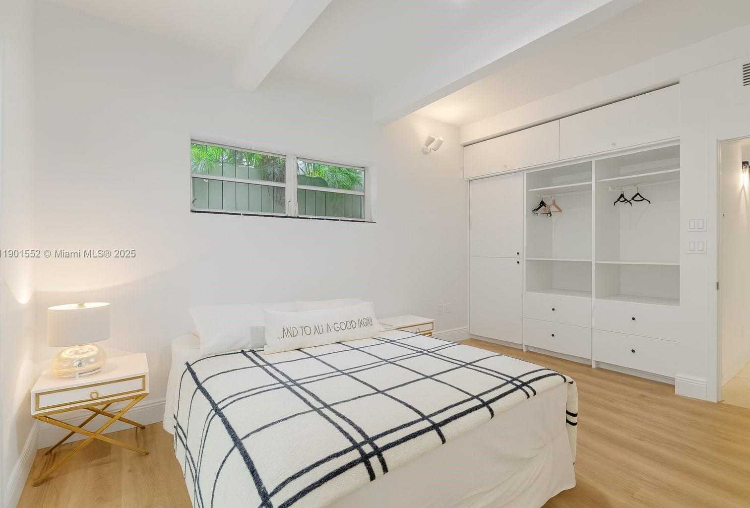 Small Image of 1951 SECOFFEE ST, Miami Number 13