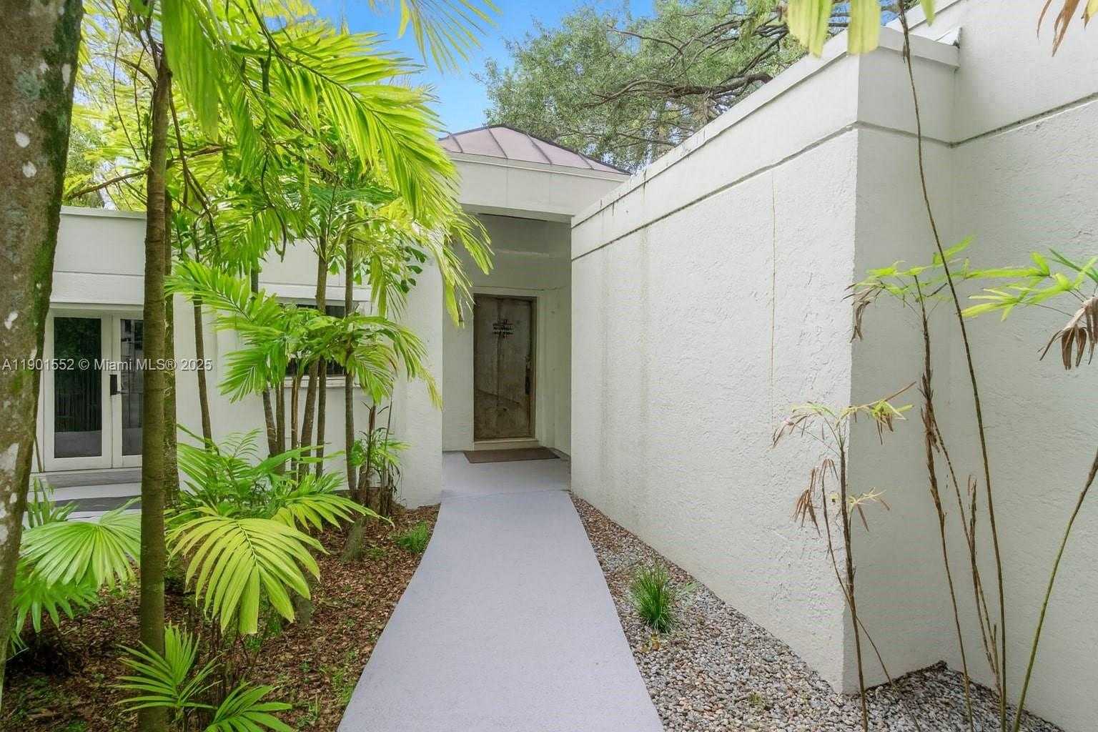 Small Image of 1951 SECOFFEE ST, Miami Number 14