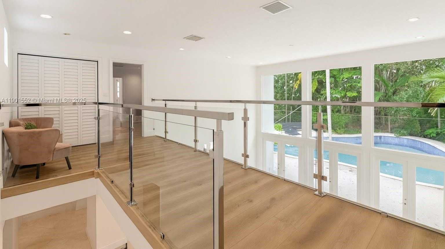 Small Image of 1951 SECOFFEE ST, Miami Number 4