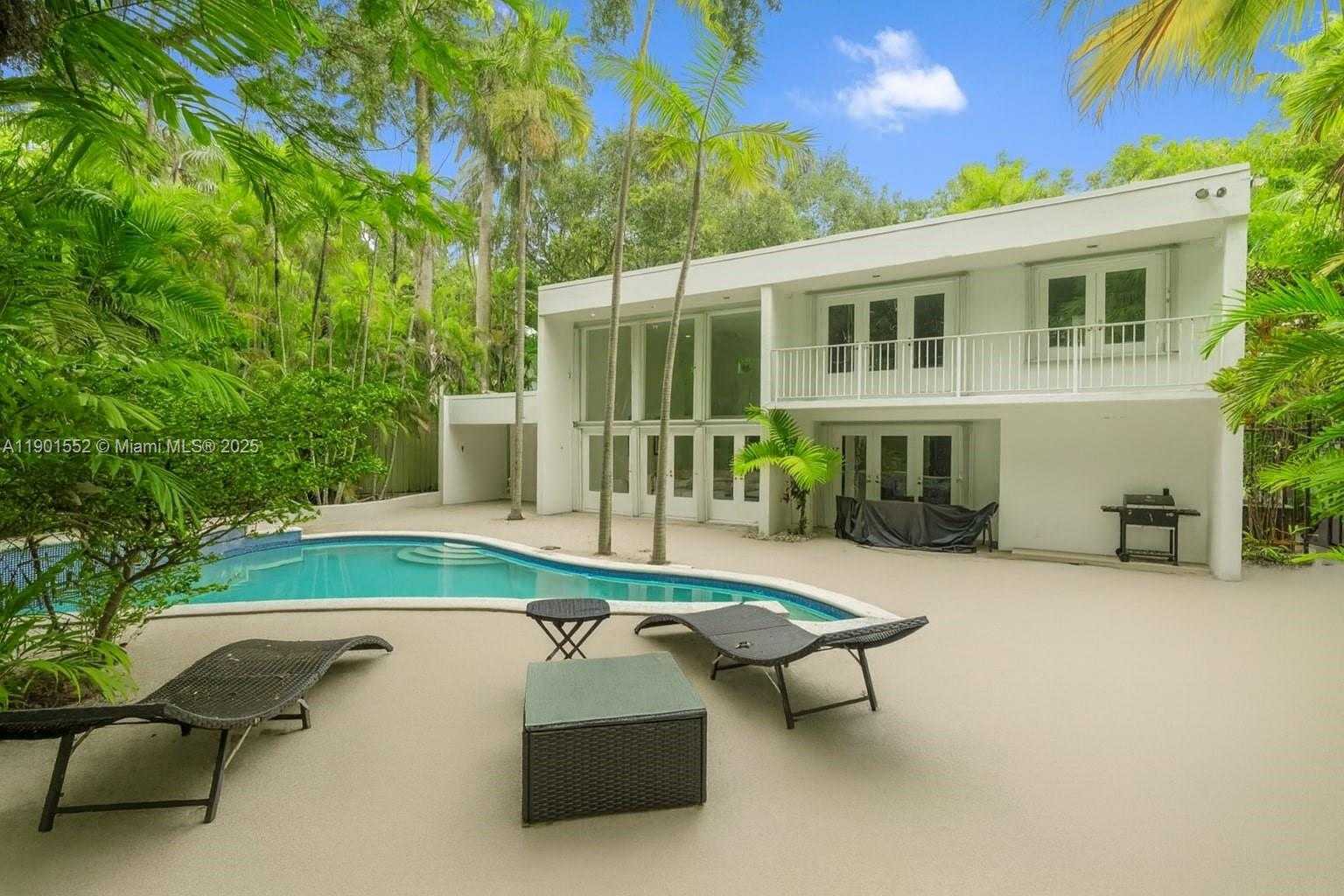 Small Image of 1951 SECOFFEE ST, Miami Number 5