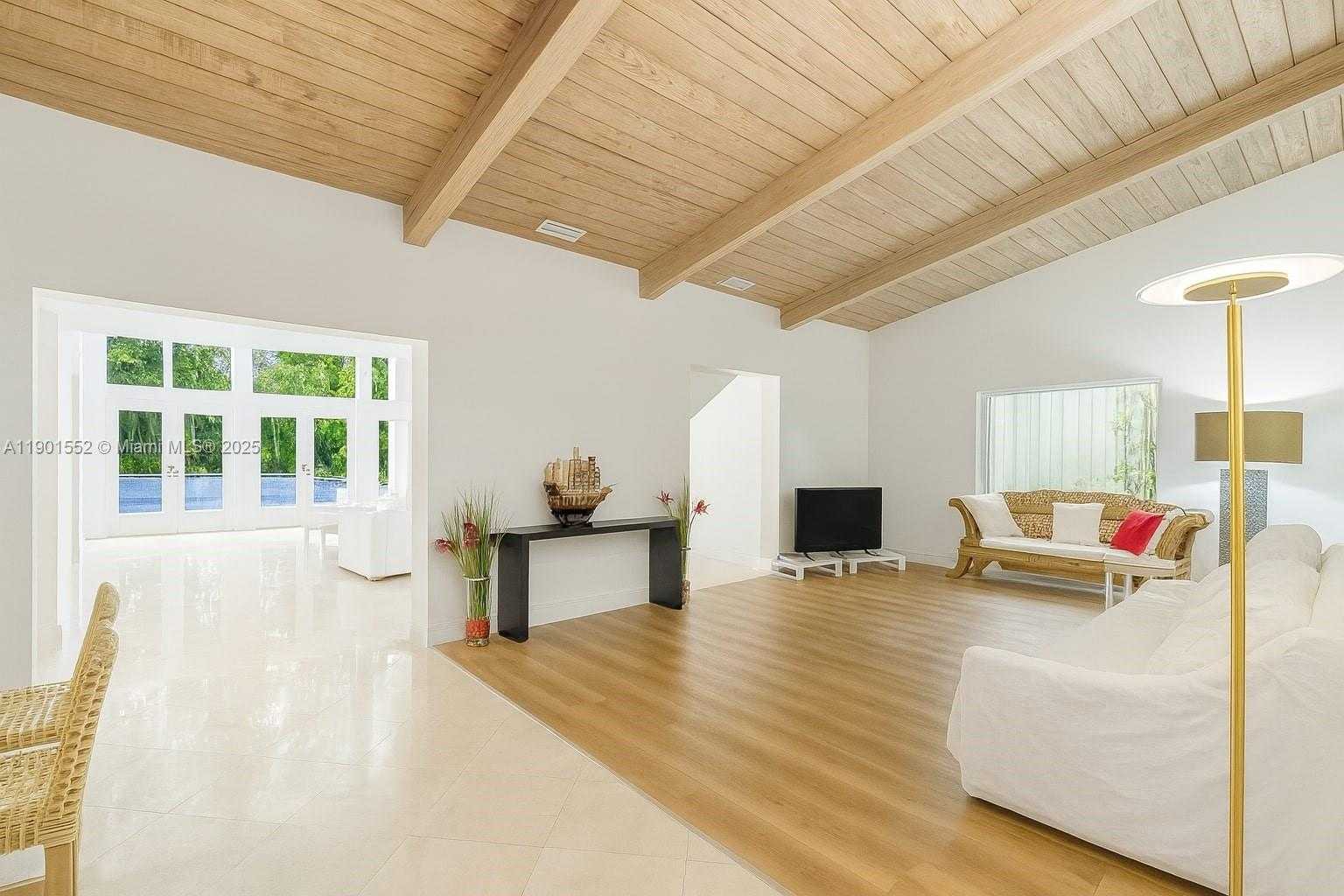 Small Image of 1951 SECOFFEE ST, Miami Number 6