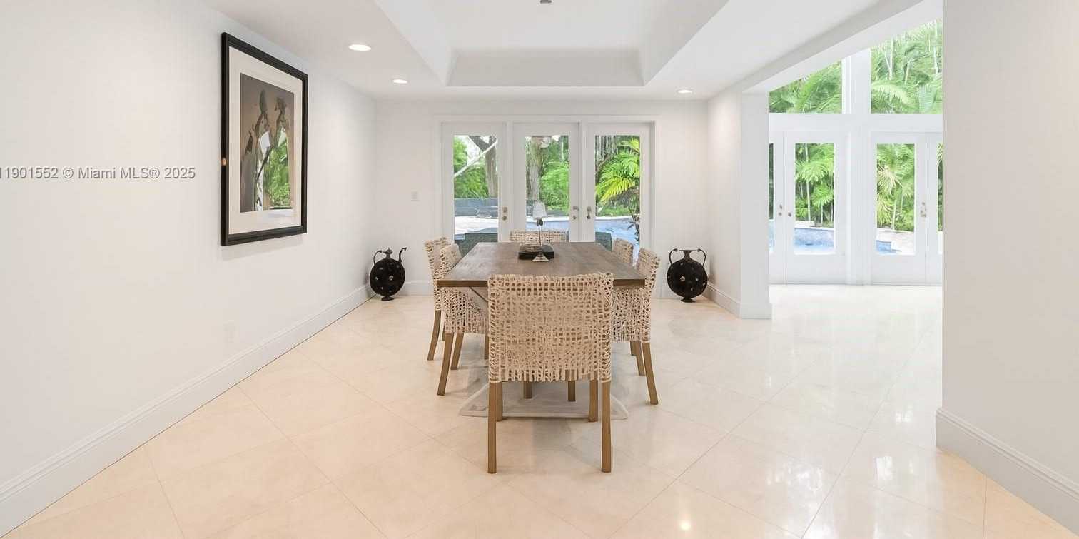 Small Image of 1951 SECOFFEE ST, Miami Number 7