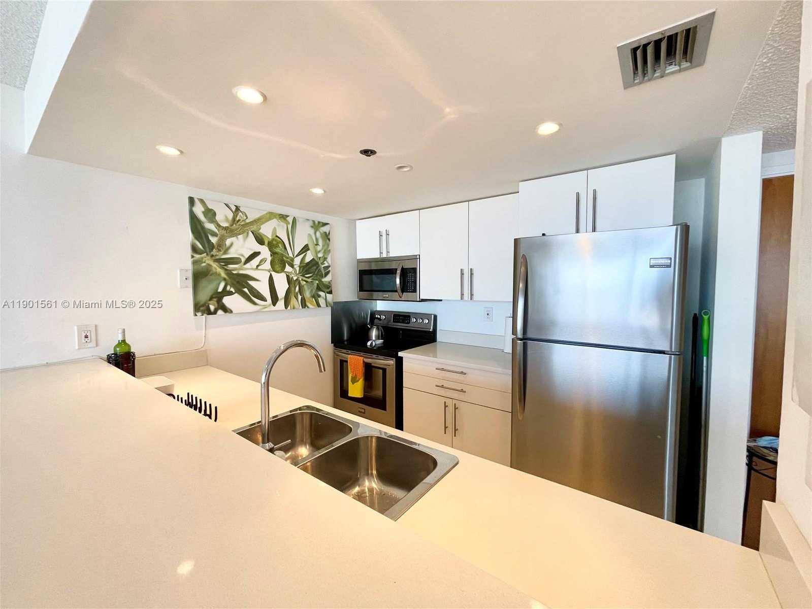 Small Image of 7601 EAST TREASURE DR #1906, North Bay Village Number 14