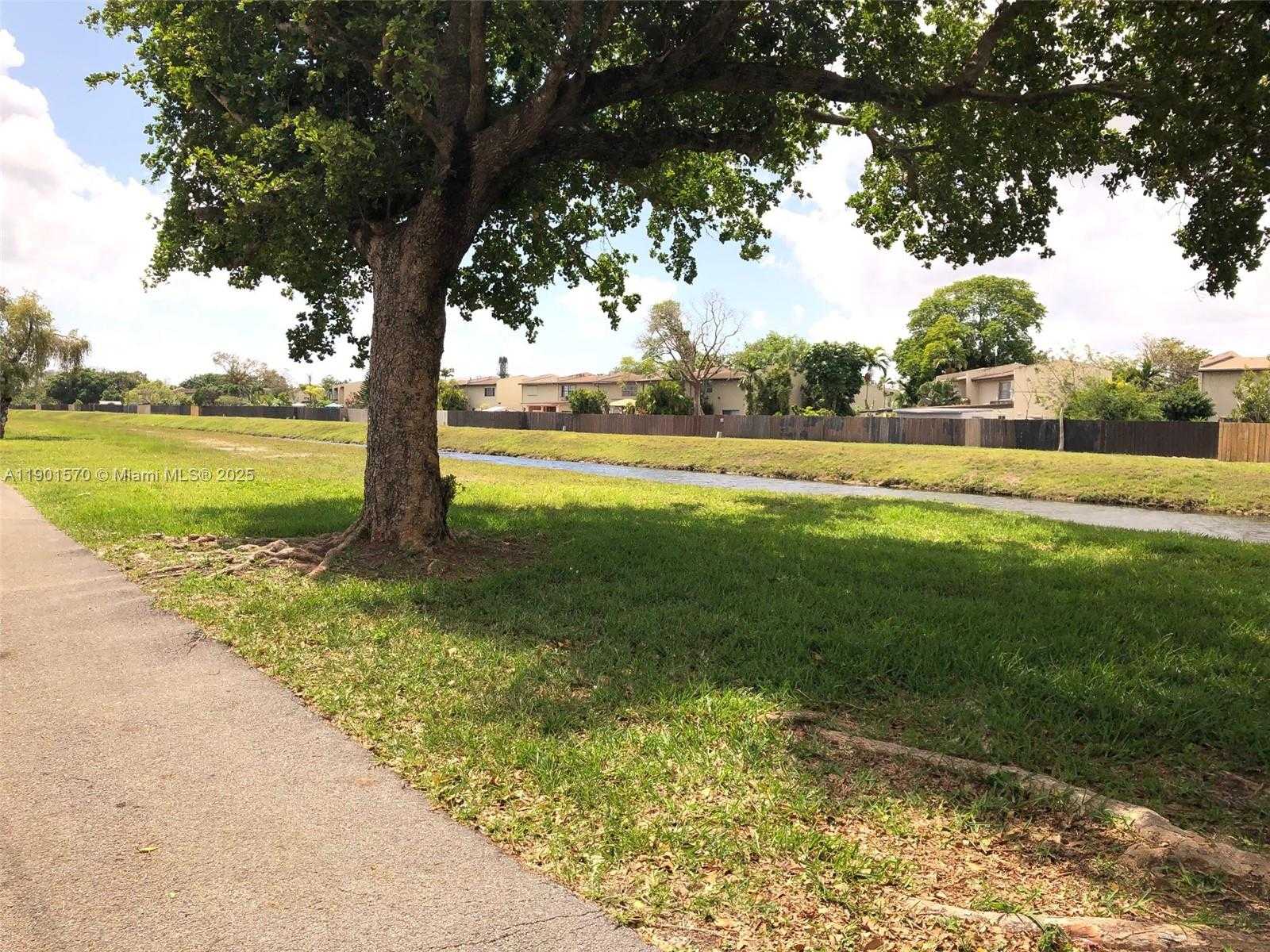 Small Image of 11274 SOUTH WEST 64 LN, Miami Number 11