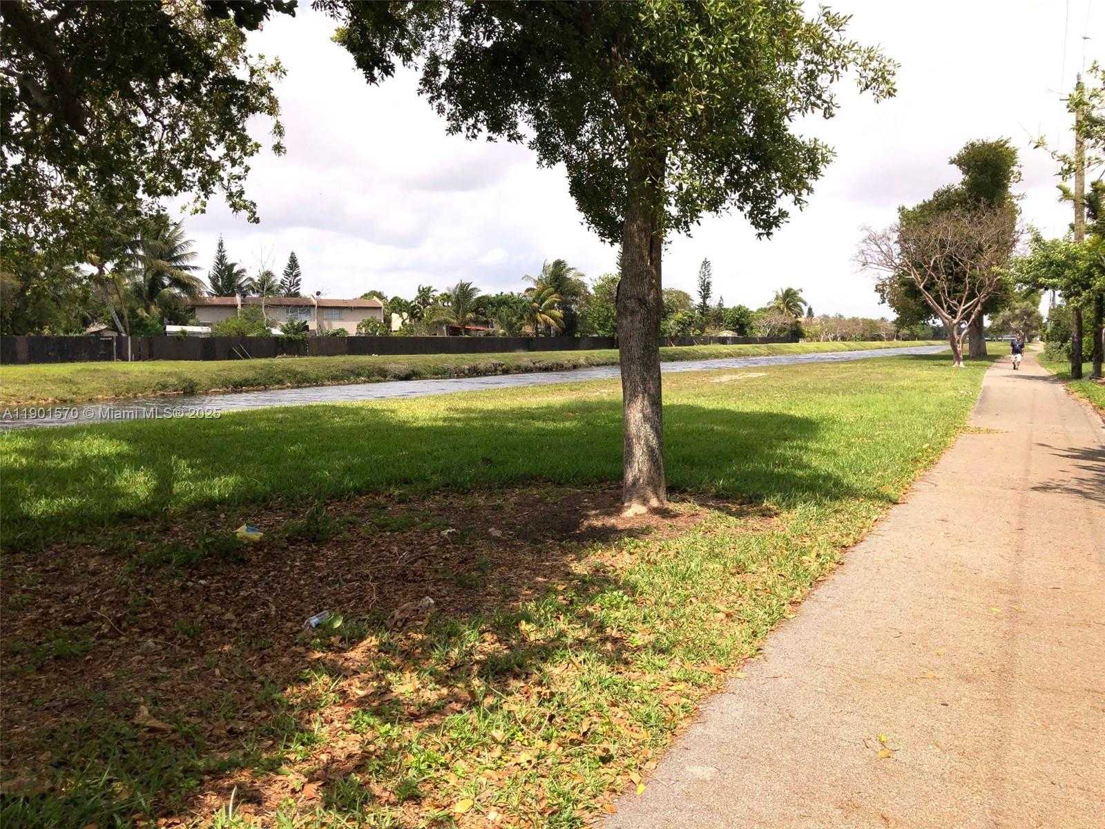 Small Image of 11274 SOUTH WEST 64 LN, Miami Number 12