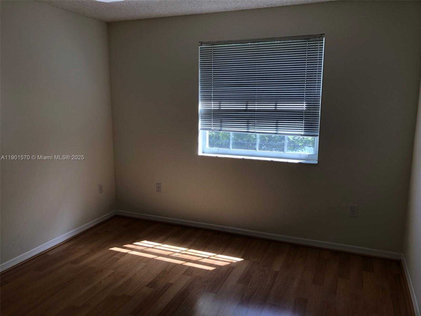 Small Image of 11274 SOUTH WEST 64 LN, Miami Number 18