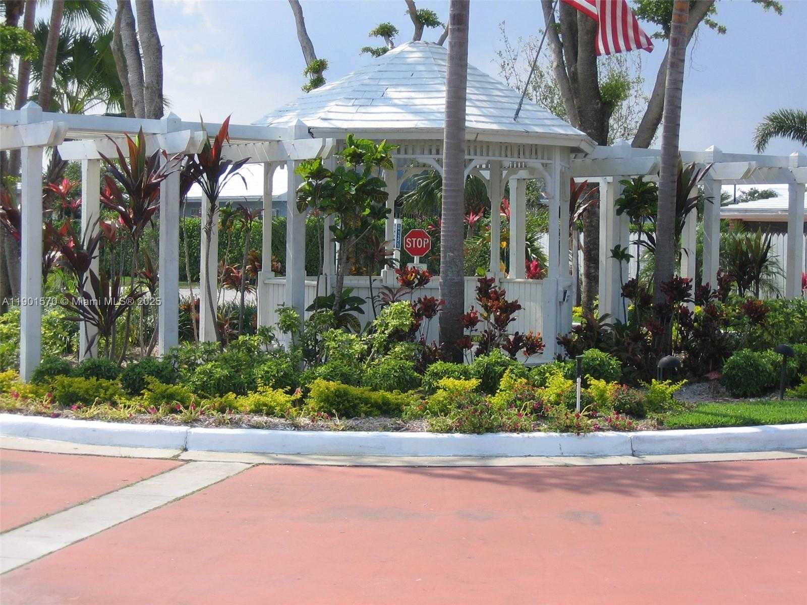 Small Image of 11274 SOUTH WEST 64 LN, Miami Number 2