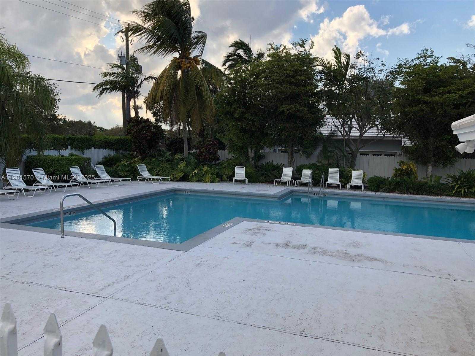 Small Image of 11274 SOUTH WEST 64 LN, Miami Number 27