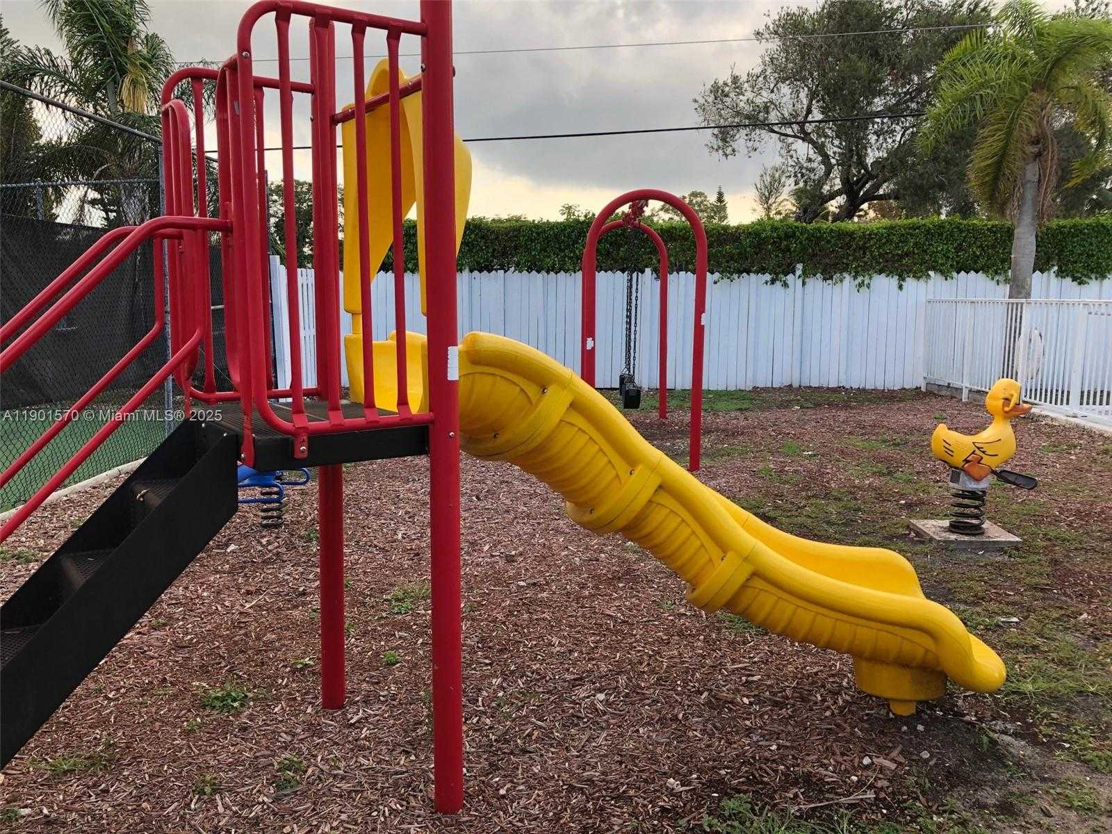 Small Image of 11274 SOUTH WEST 64 LN, Miami Number 28