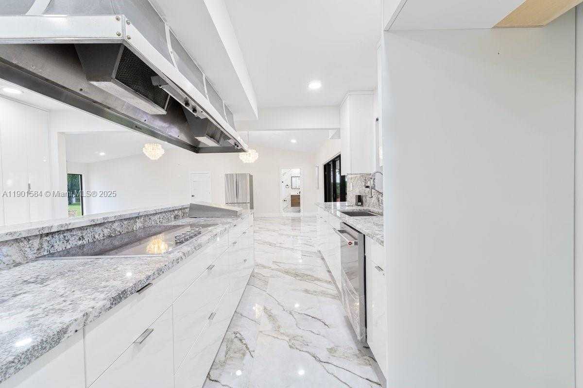 Small Image of 15420 SOUTH WEST 212TH AVE, Miami Number 10