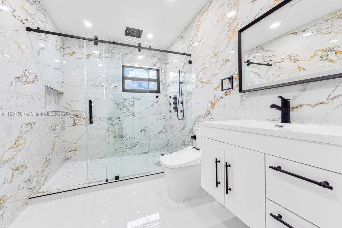 Small Image of 15420 SOUTH WEST 212TH AVE, Miami Number 13