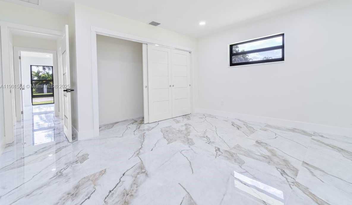 Small Image of 15420 SOUTH WEST 212TH AVE, Miami Number 14