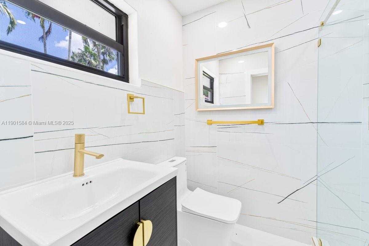 Small Image of 15420 SOUTH WEST 212TH AVE, Miami Number 18