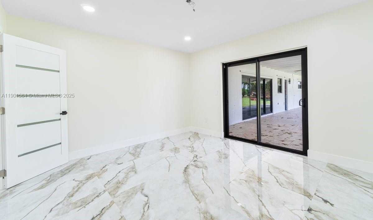 Small Image of 15420 SOUTH WEST 212TH AVE, Miami Number 19