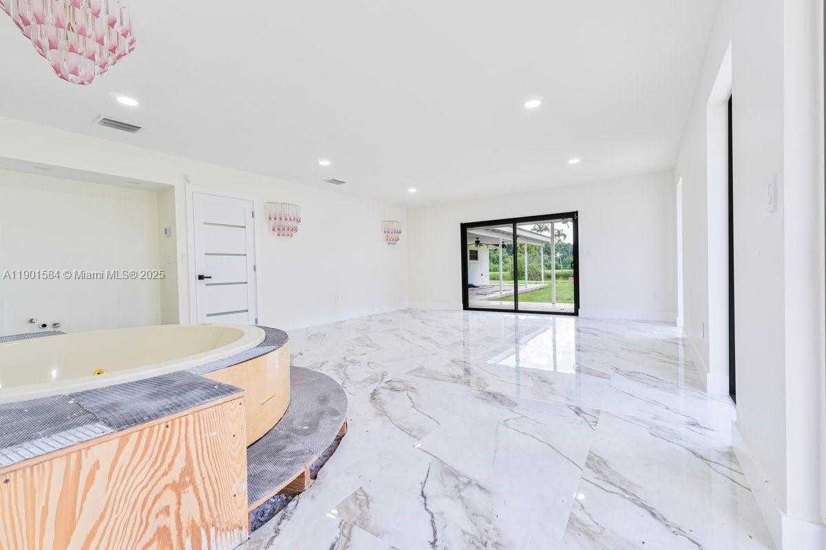Small Image of 15420 SOUTH WEST 212TH AVE, Miami Number 21